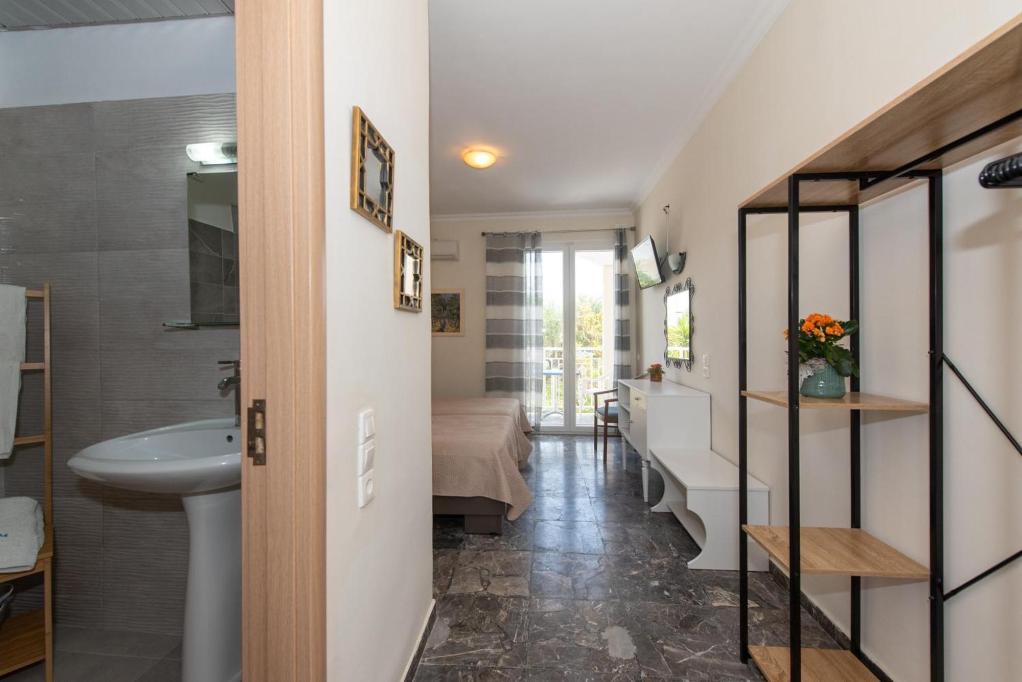 Tsolakis Studios & Apartments Лаганас Экстерьер фото